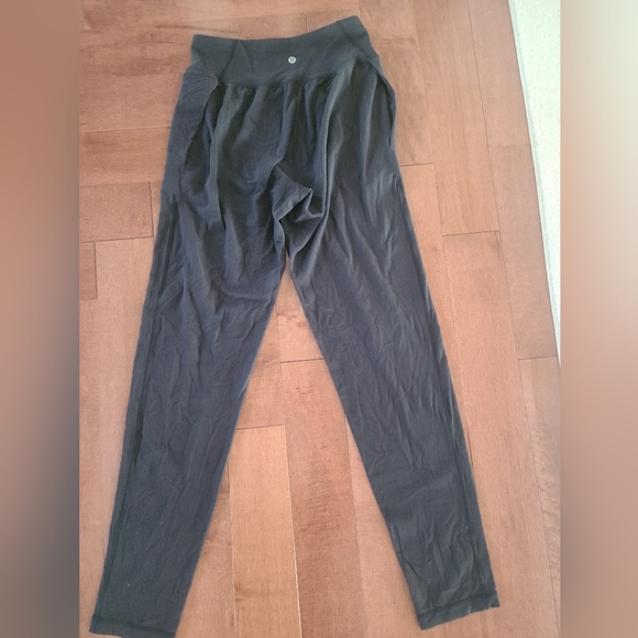 Lululemon Pants with pockets - Picture 2 of 2